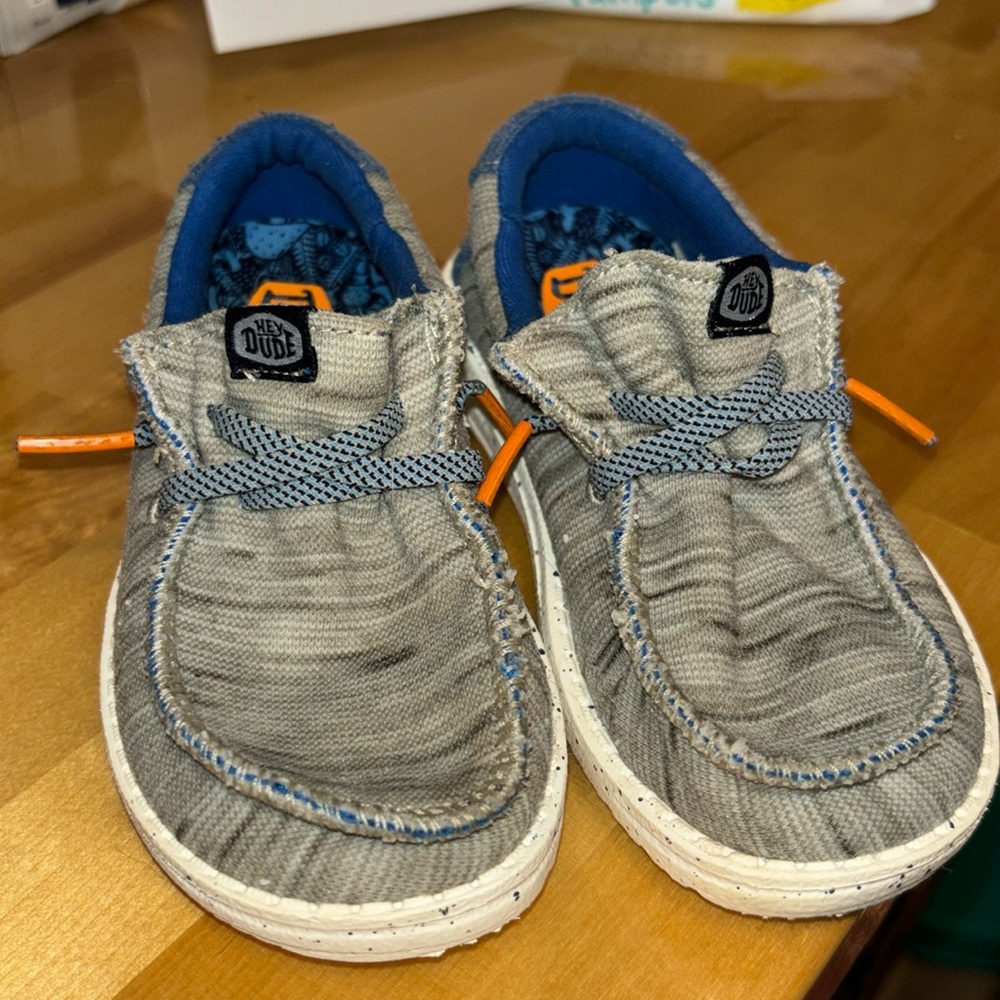 Light gray and blue hey dudes